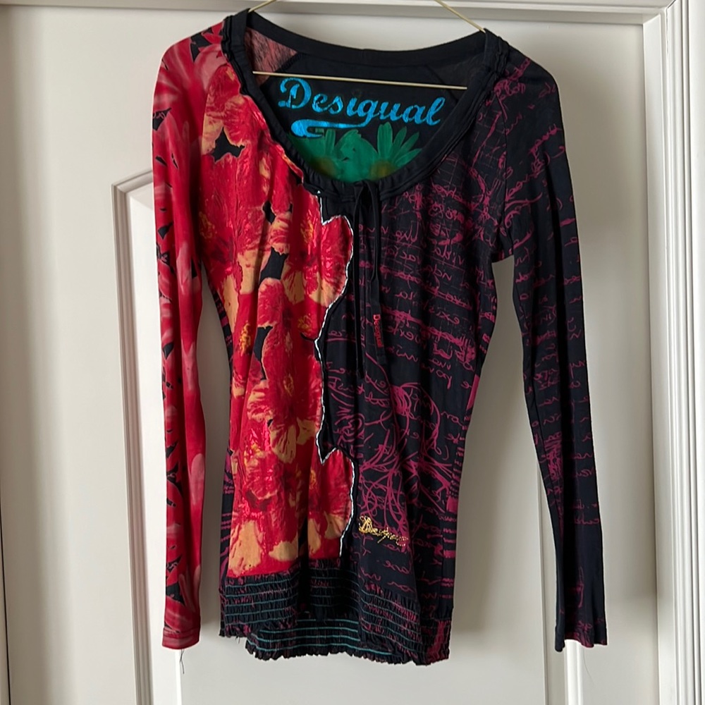 Desigual scoop neck shirt size Small
